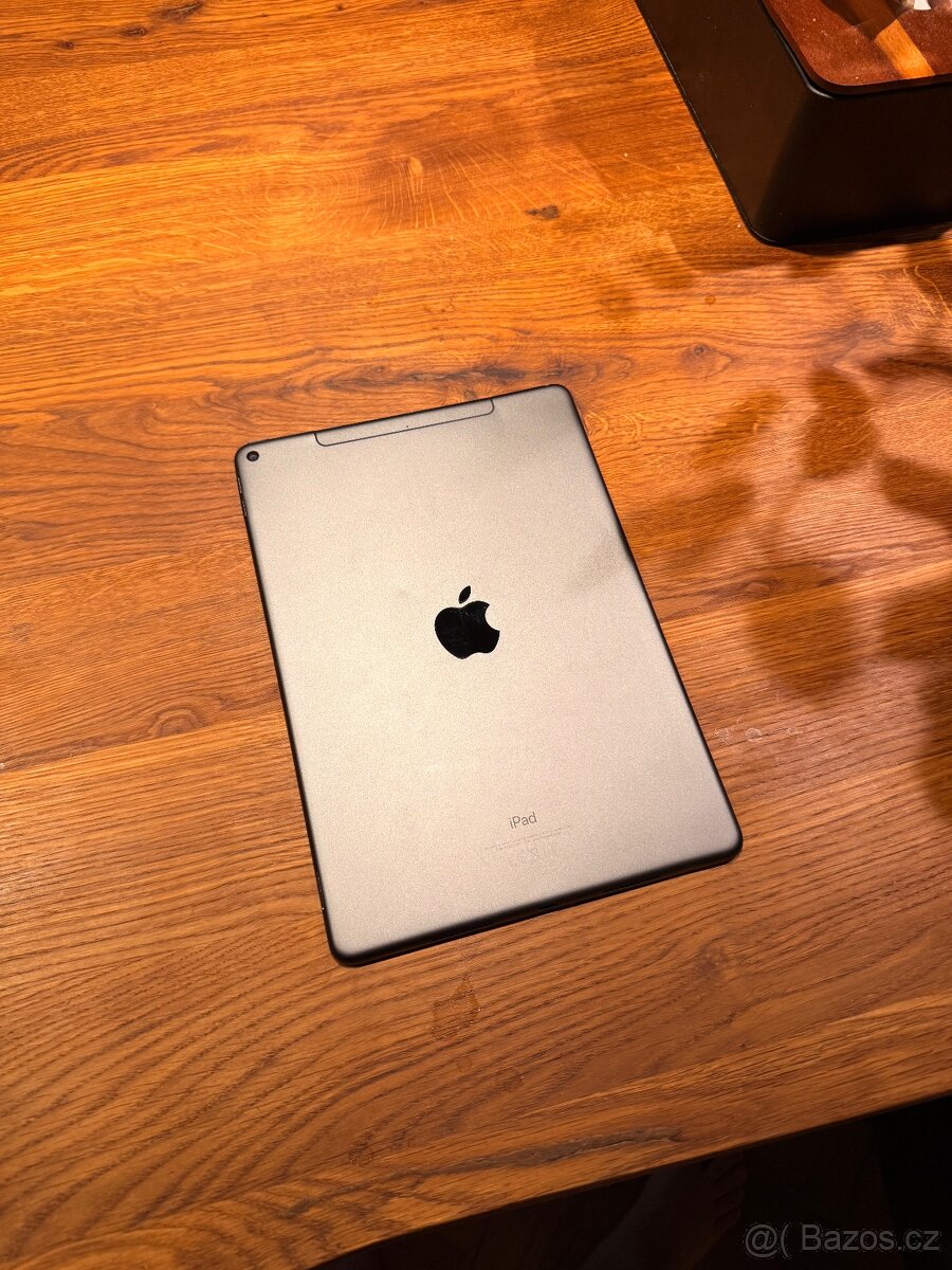Apple iPad Air 3 Cellular (2019) – prasklý funkční displej - 4