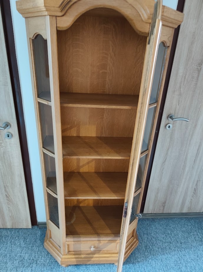 Vitrína - 4