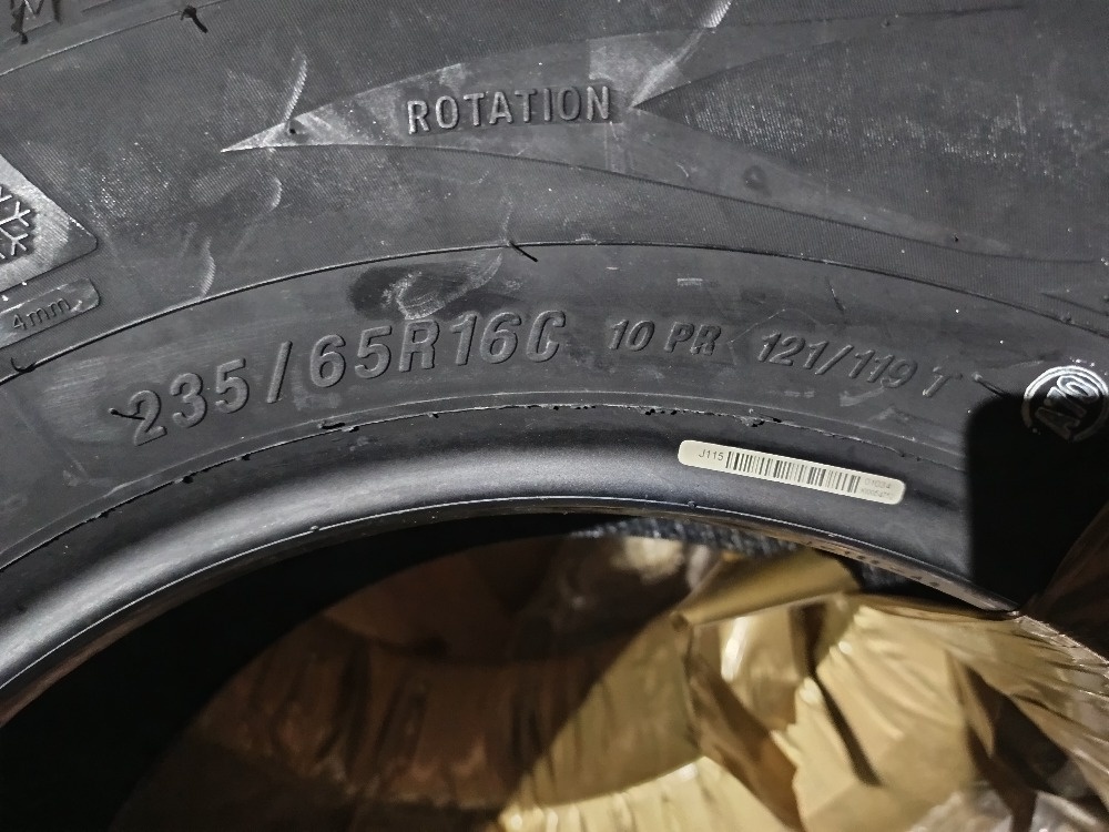 Zimní Pneu: Dodávky -(Mercedes Sprinter) 235/65/16C - 4