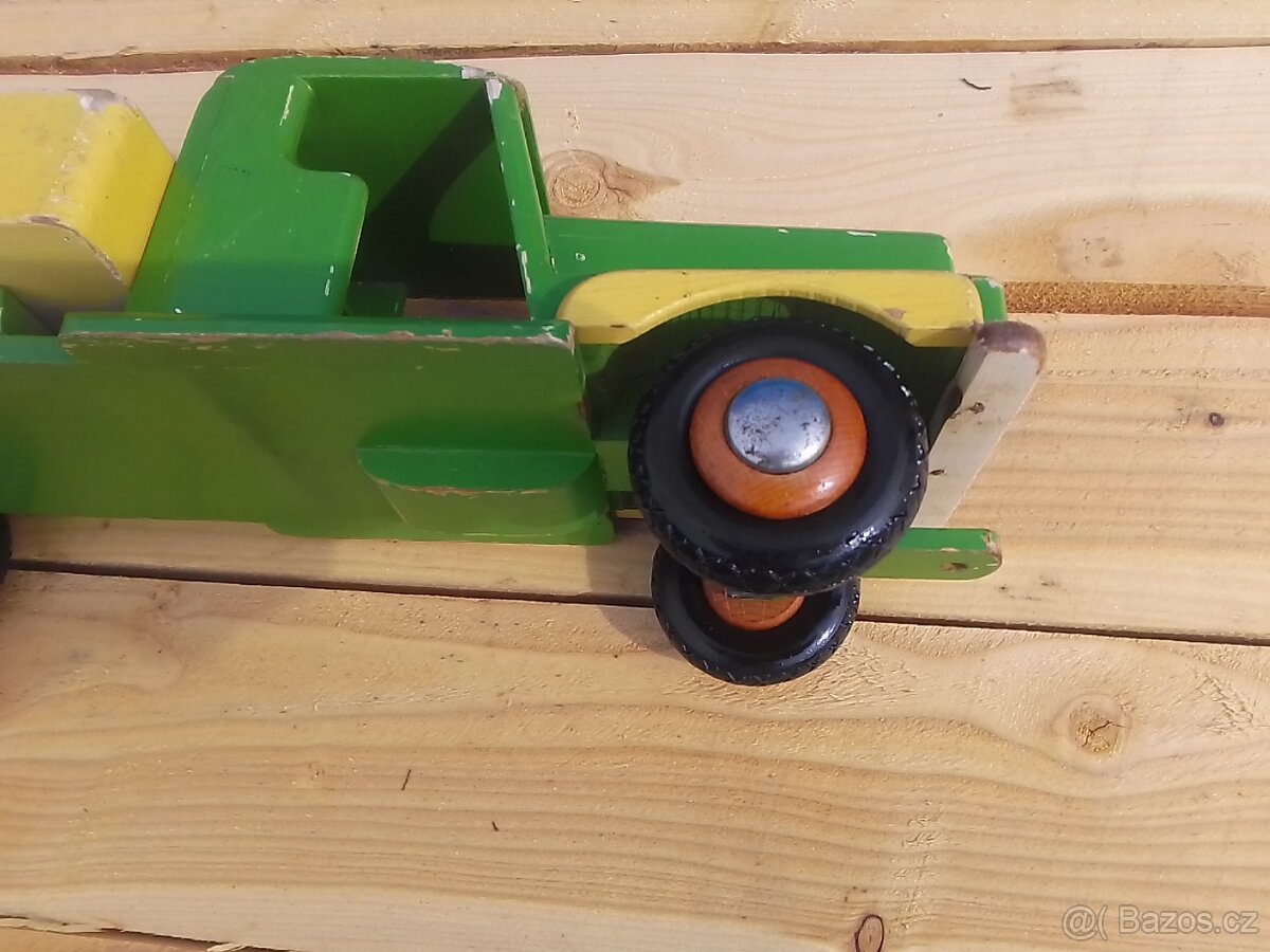 Starý Dřevěný Náklaďák - 4