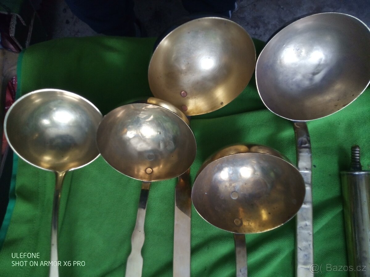 Mosazné naběračky, cedník a hustilka - 4