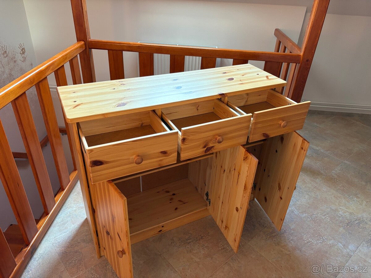 Dřevěná komoda - 4