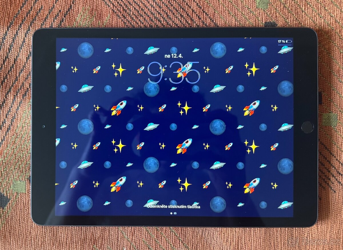 iPad 8th gen 128 GB + Apple Pencil 1st + Logitech Keyboard - 4