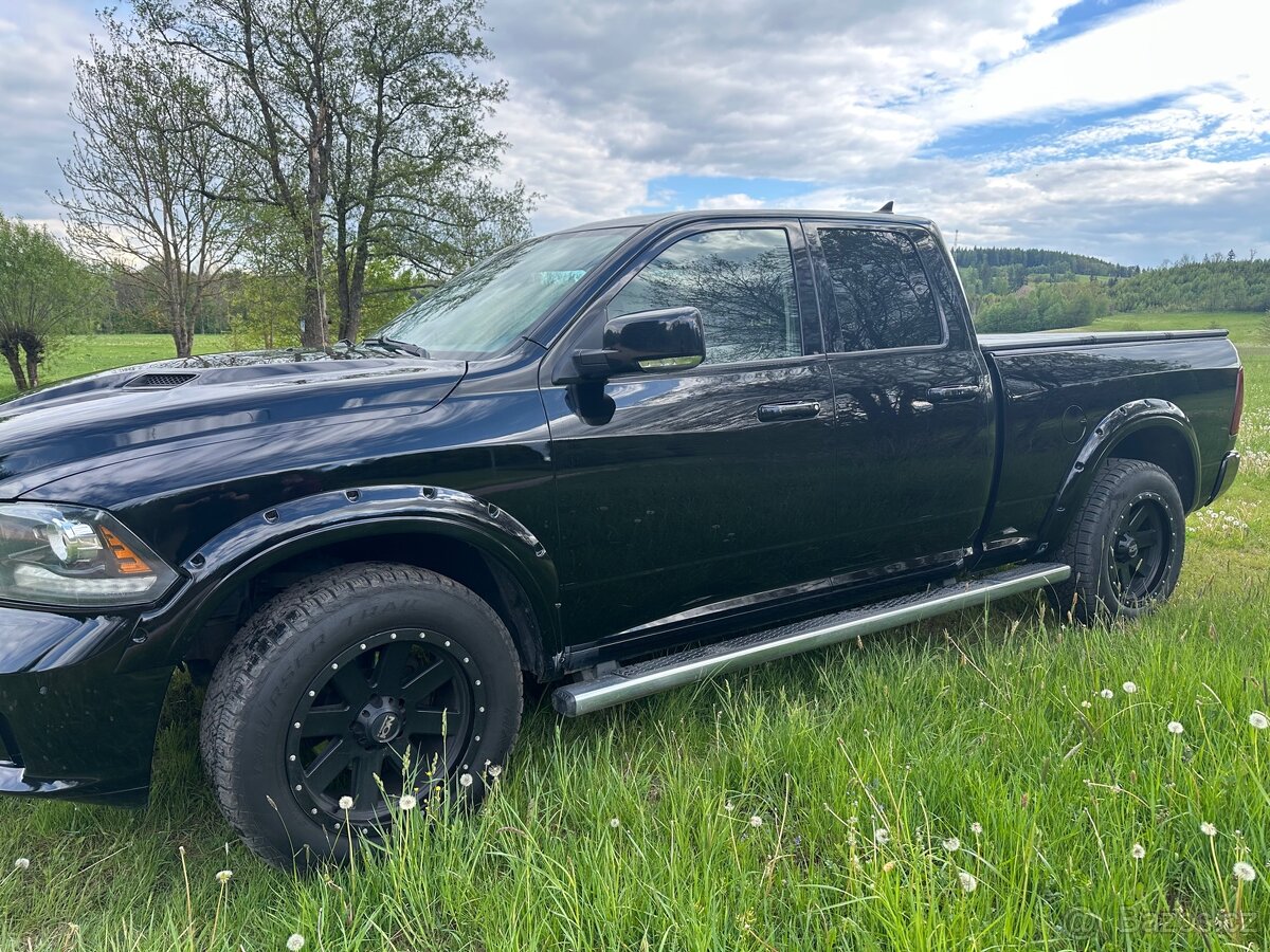 Dodge RAM 1500 Sport 5.7 HEMI 4x4 - 4