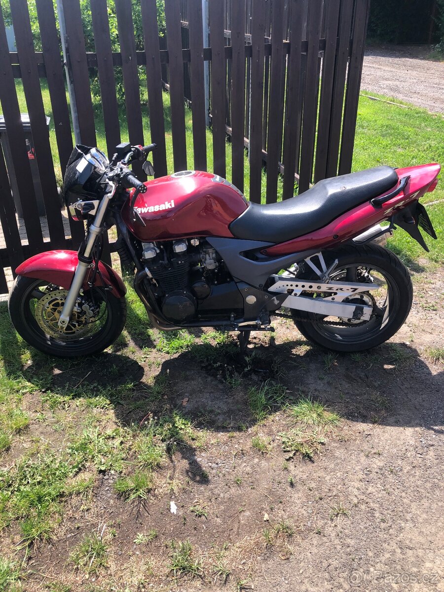 Kawasaki ZR-7 - 4