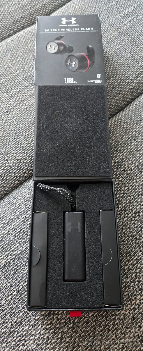 Sluchátka JBL Under Armour True Wireless Flash - 4