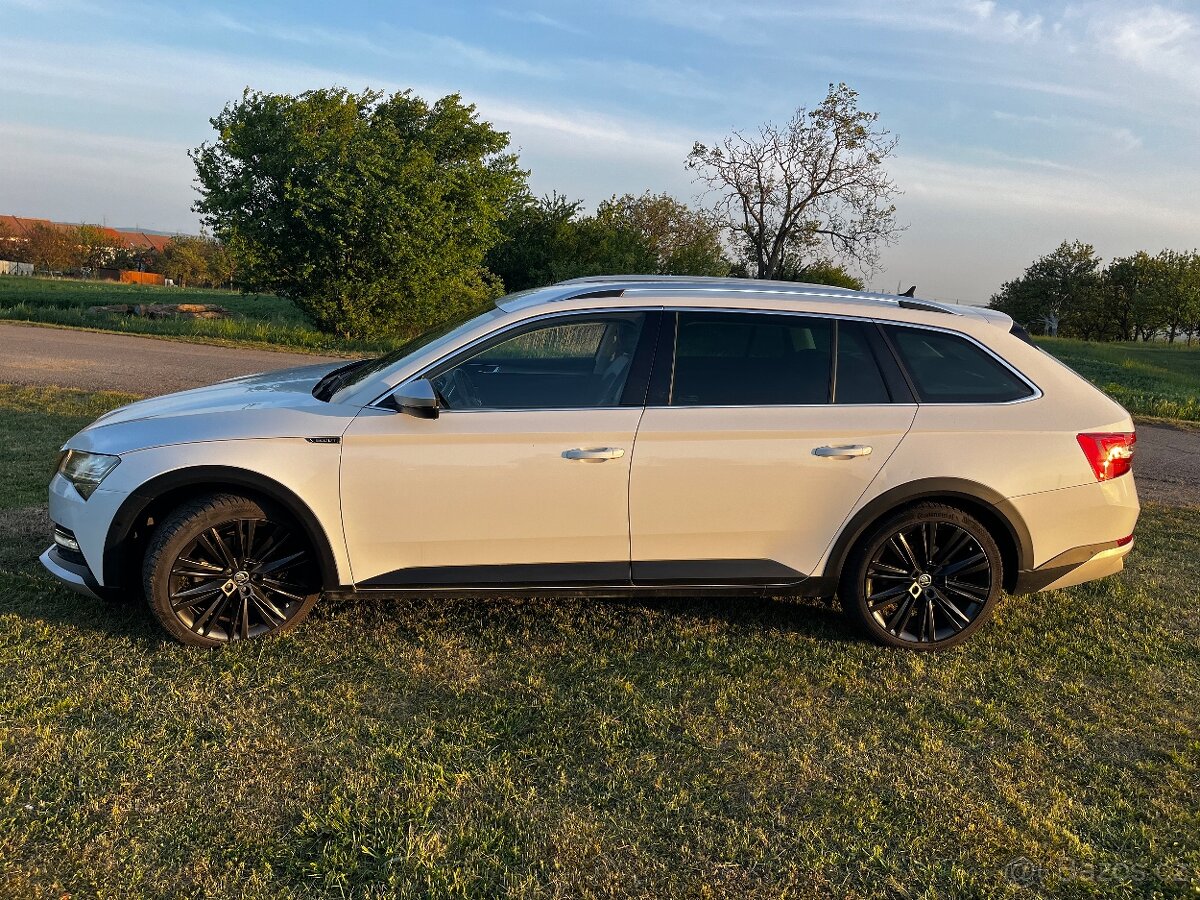 Škoda Superb Scout - 4
