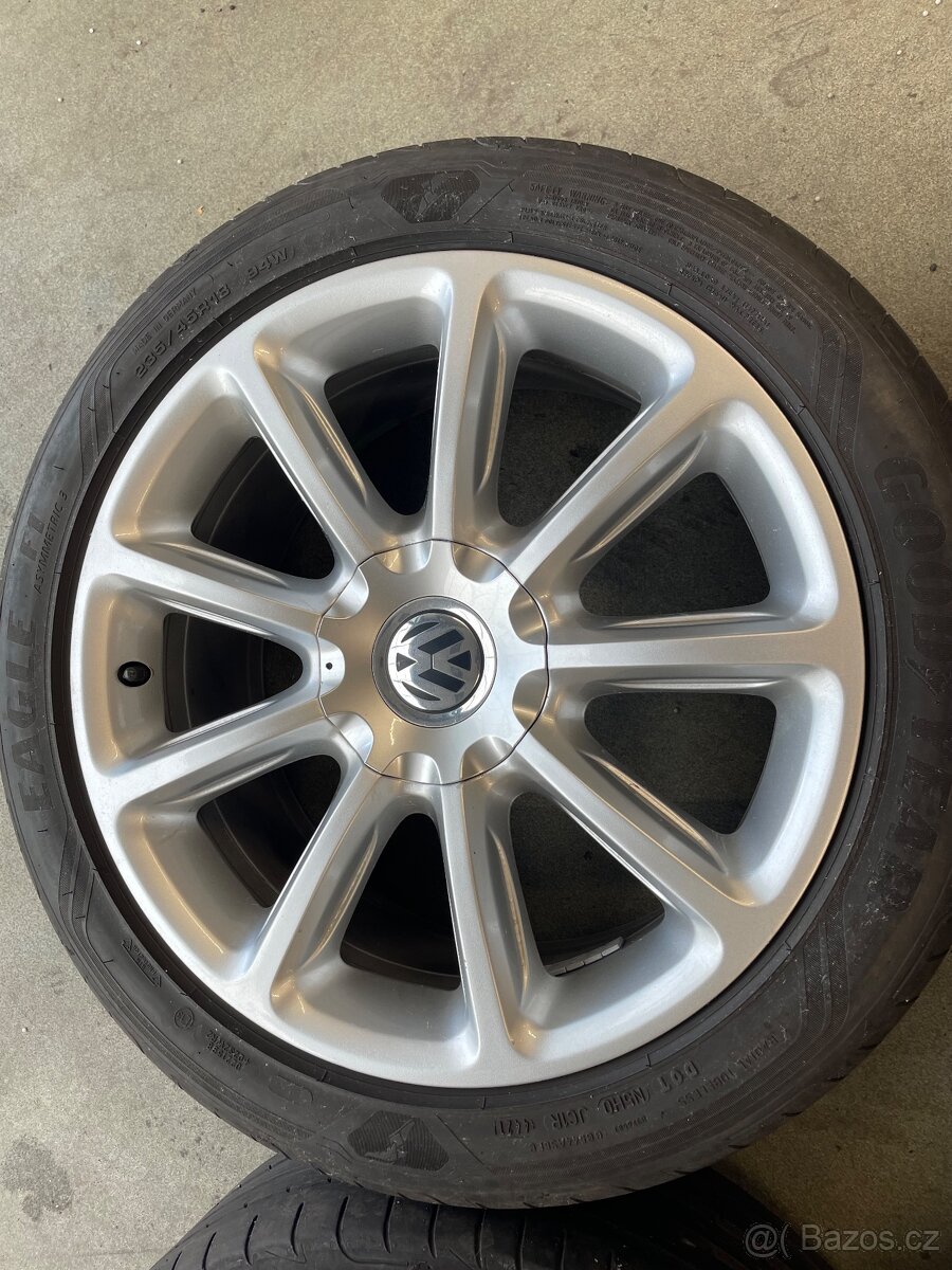 VW Passat B8 235/45/18 - 4