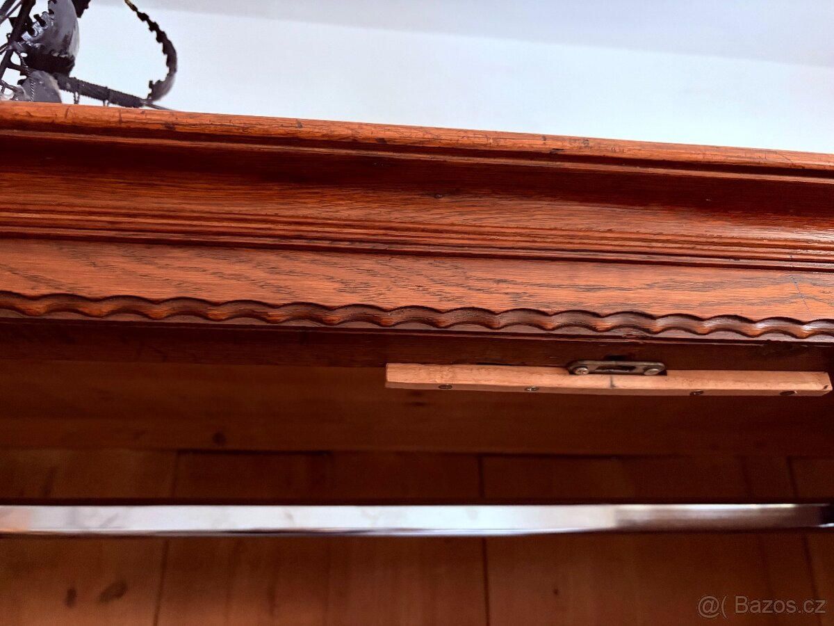 Stará skříň a příborník - 4