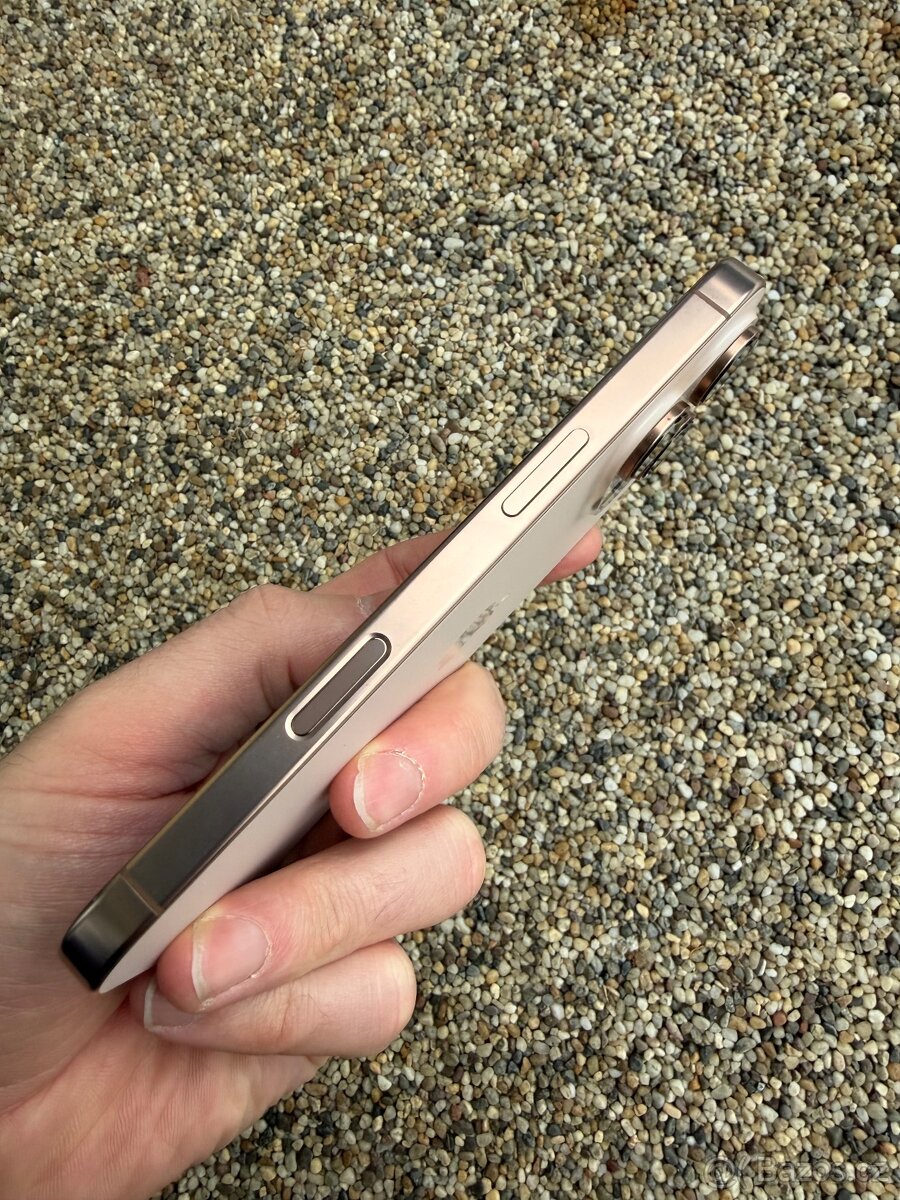 IPhone 16 pro 256GB - baterie 93% - 4