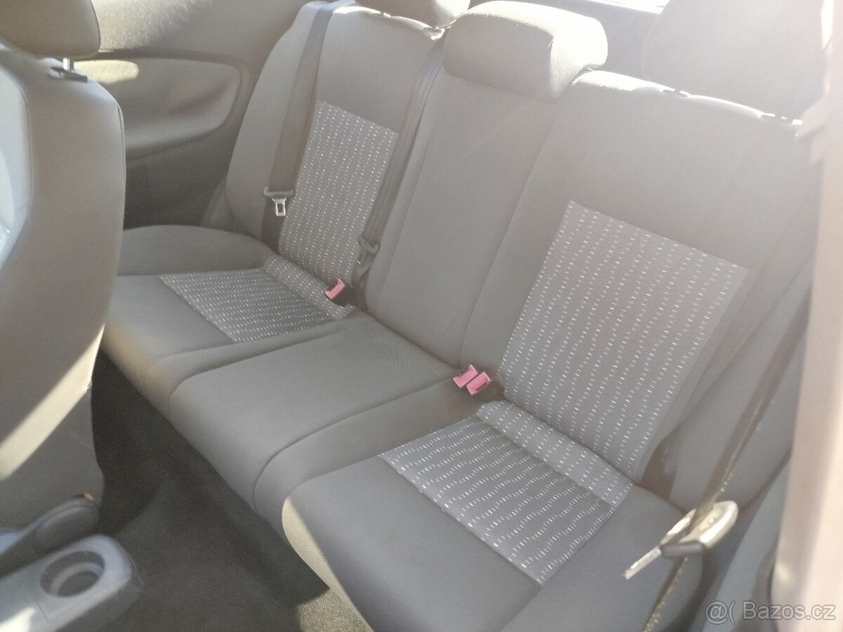 Seat Ibiza 1.4 16v rok2006 - 4