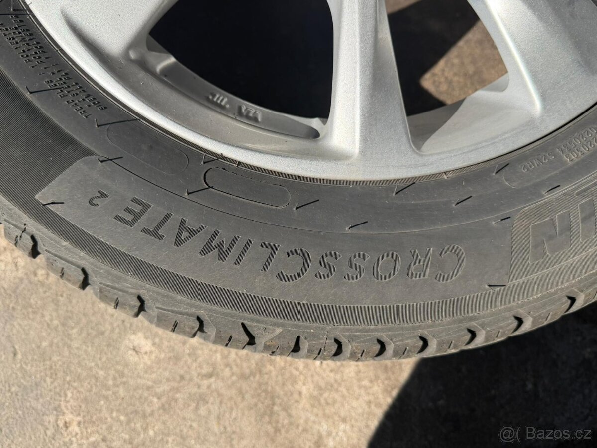 Prodám ALU kola + celoroční pneu Michelin. - 4