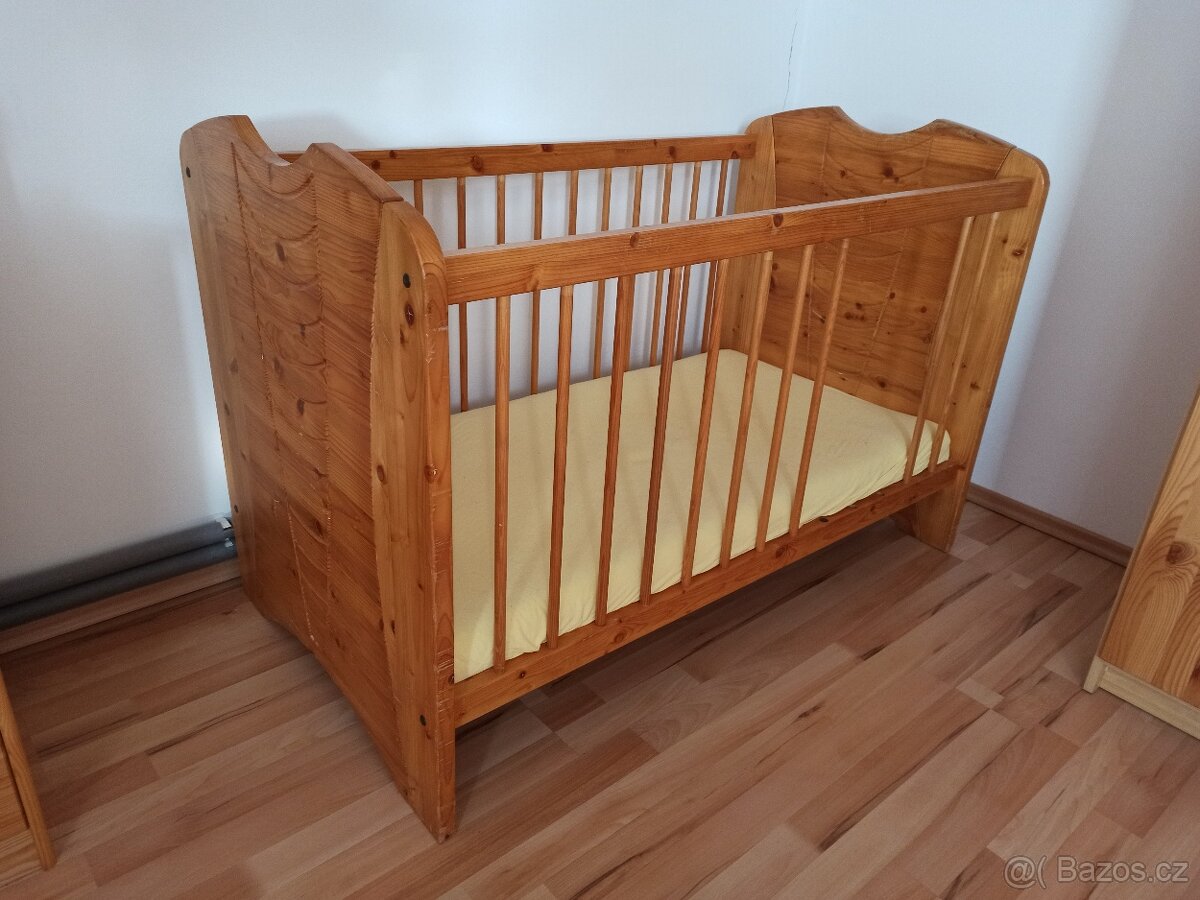 Dětská dřevěná postýlka. - 4