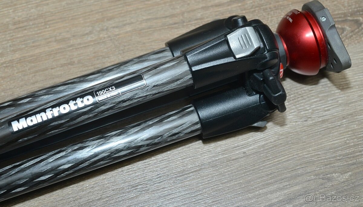 MANFROTTO 190CX3+556 B Karbon. StativNosnost 5 kg - 4
