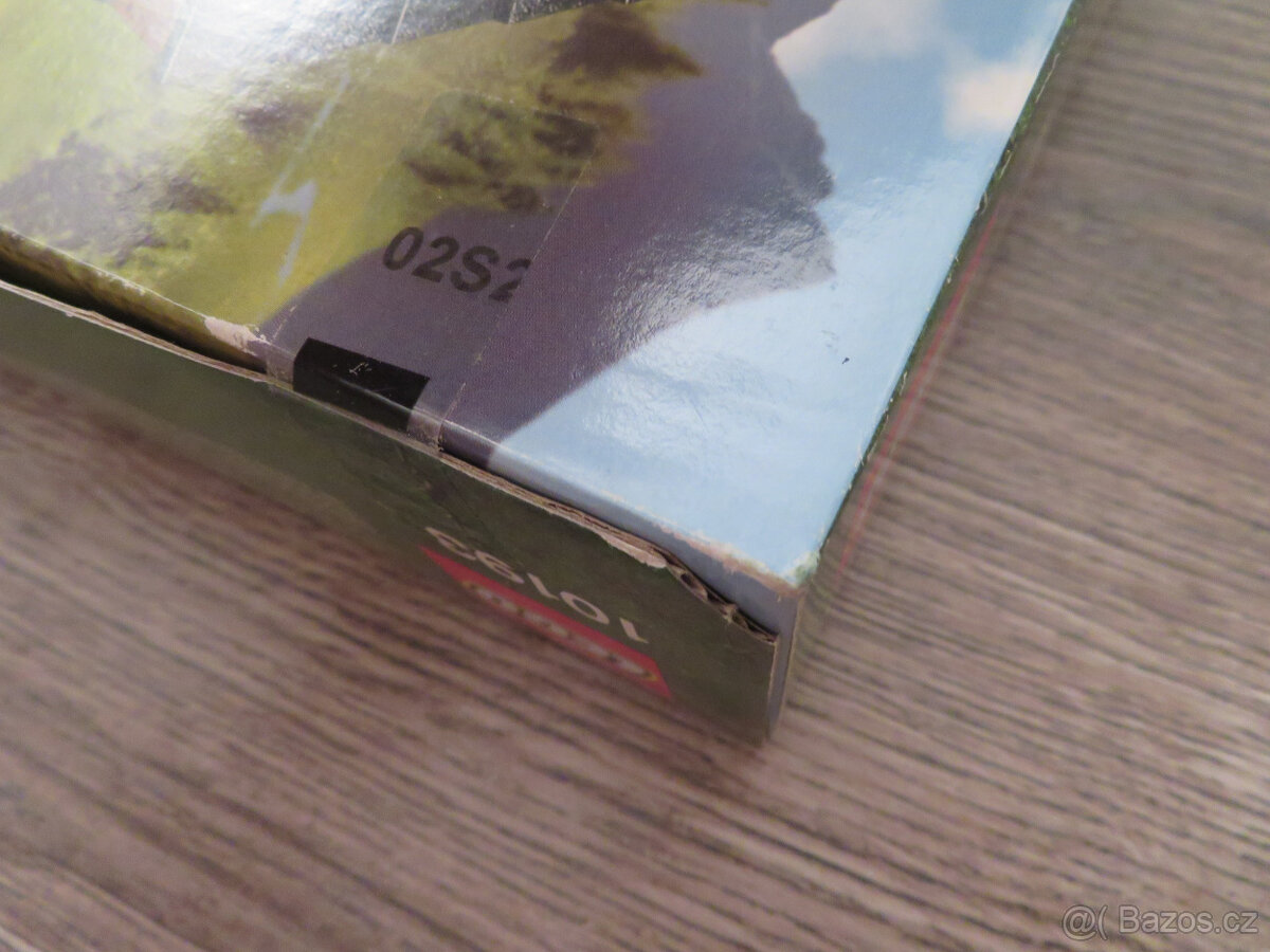 LEGO Castle 10193 Medieval Market Village - 4