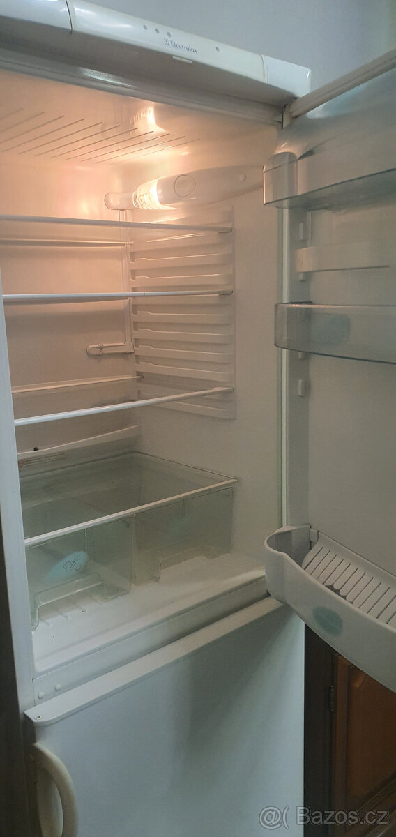 lednici Electrolux s mrazákem dole - 4