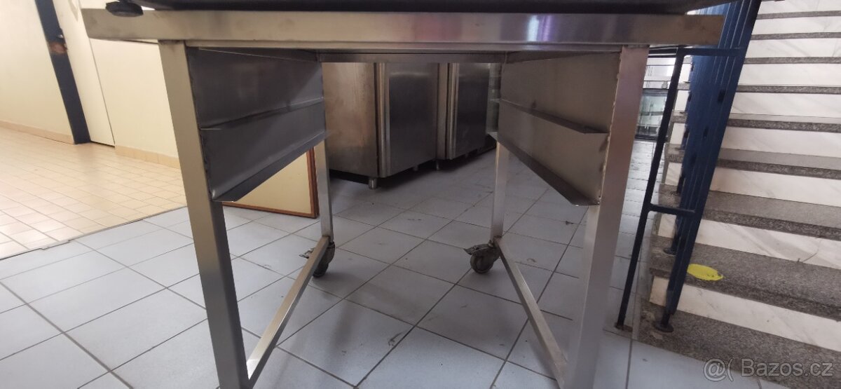 Nerezový stůl na kolečkách - 4
