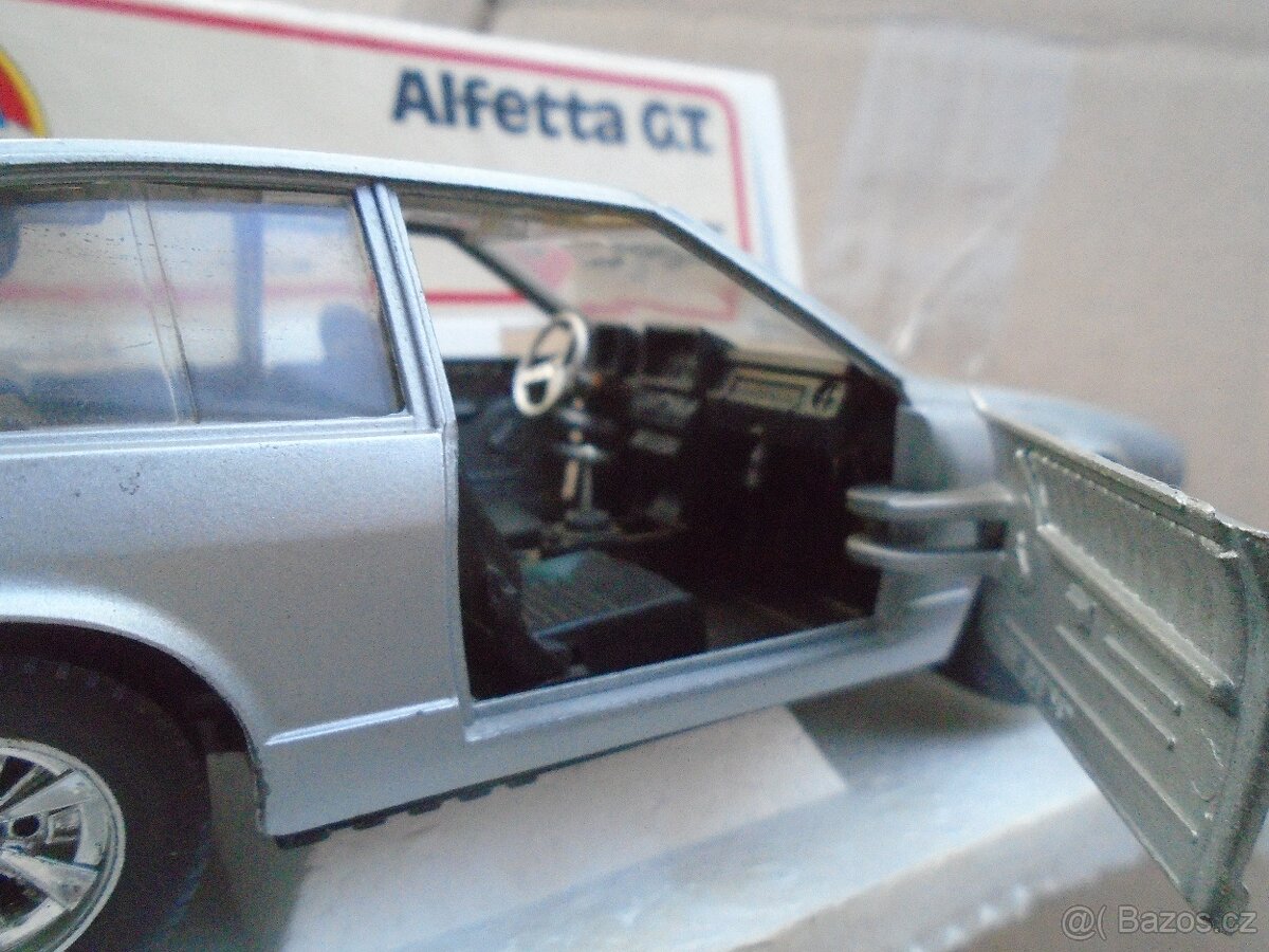 Stará Hračka Burrago Alfa - 4