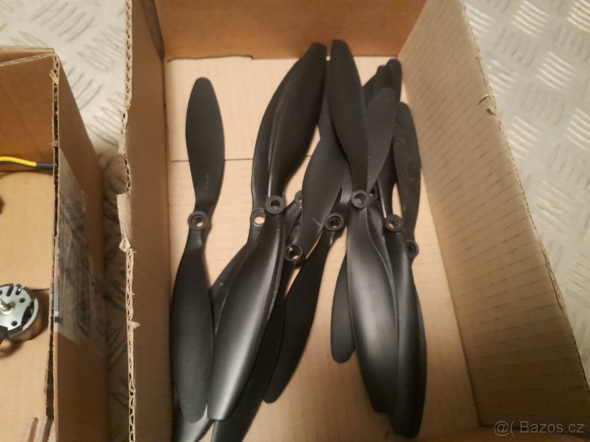 RC letadlo - náhradní díly - 4