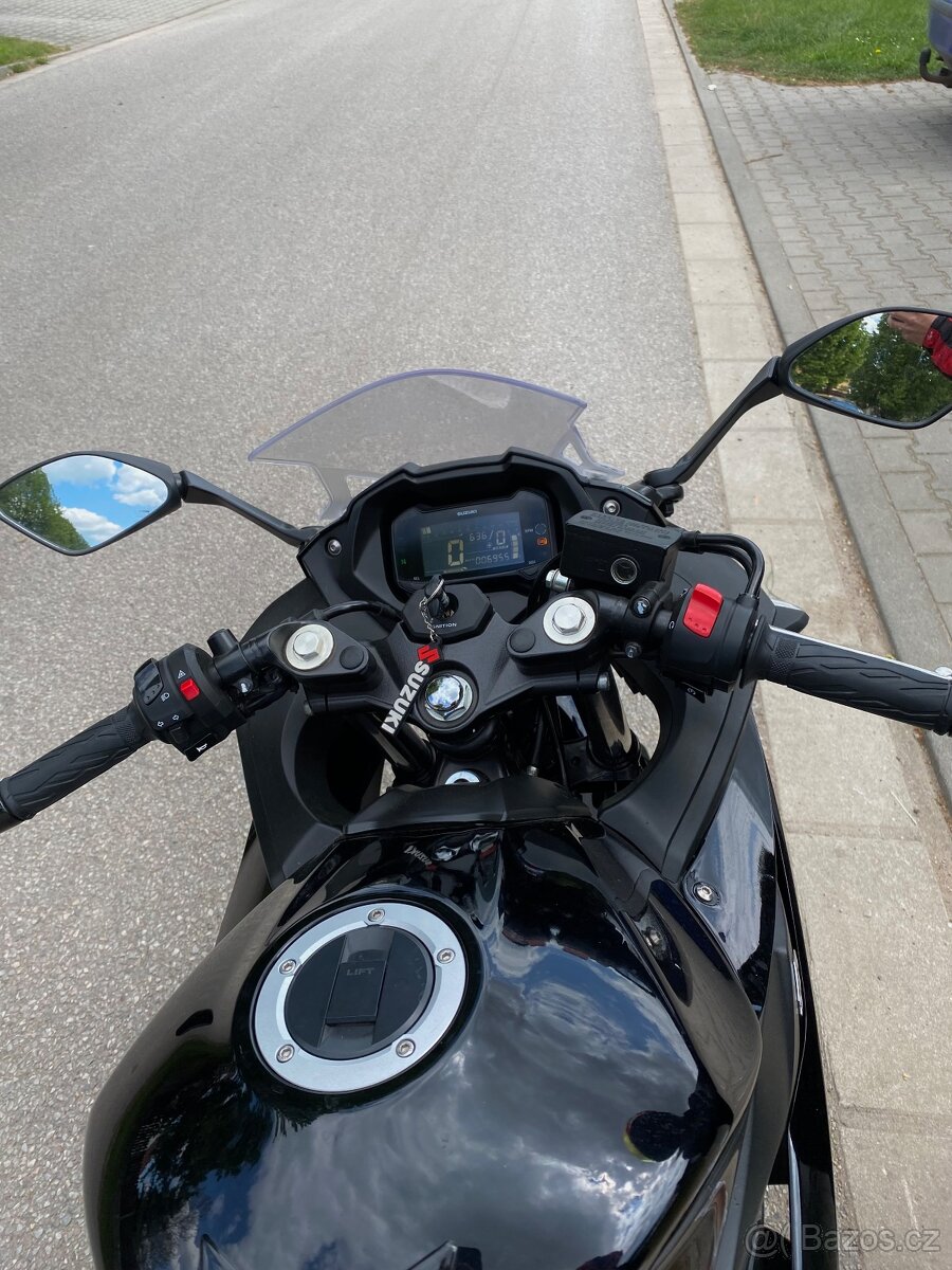SUZUKI GSX 250r - 4