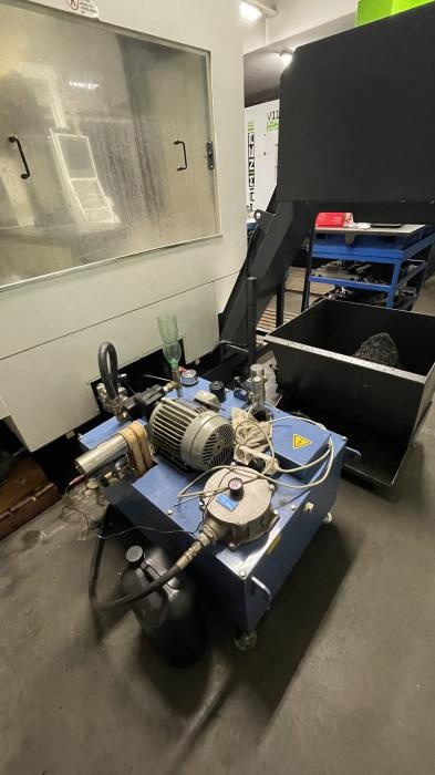 Obráběcí centra - vertikální MV 1300S - 4