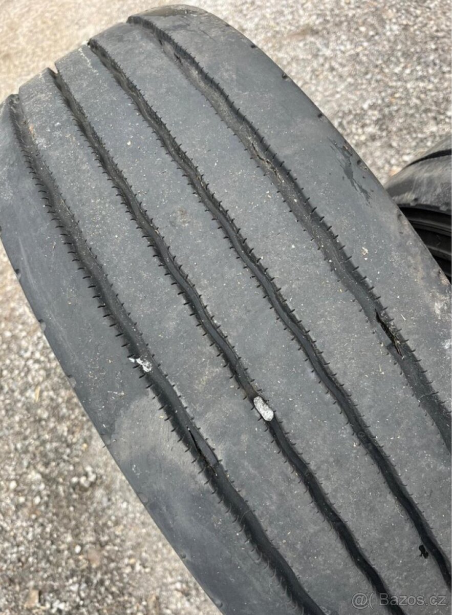 2ks pneumatika s diskem 265/70 R17.5 - 4