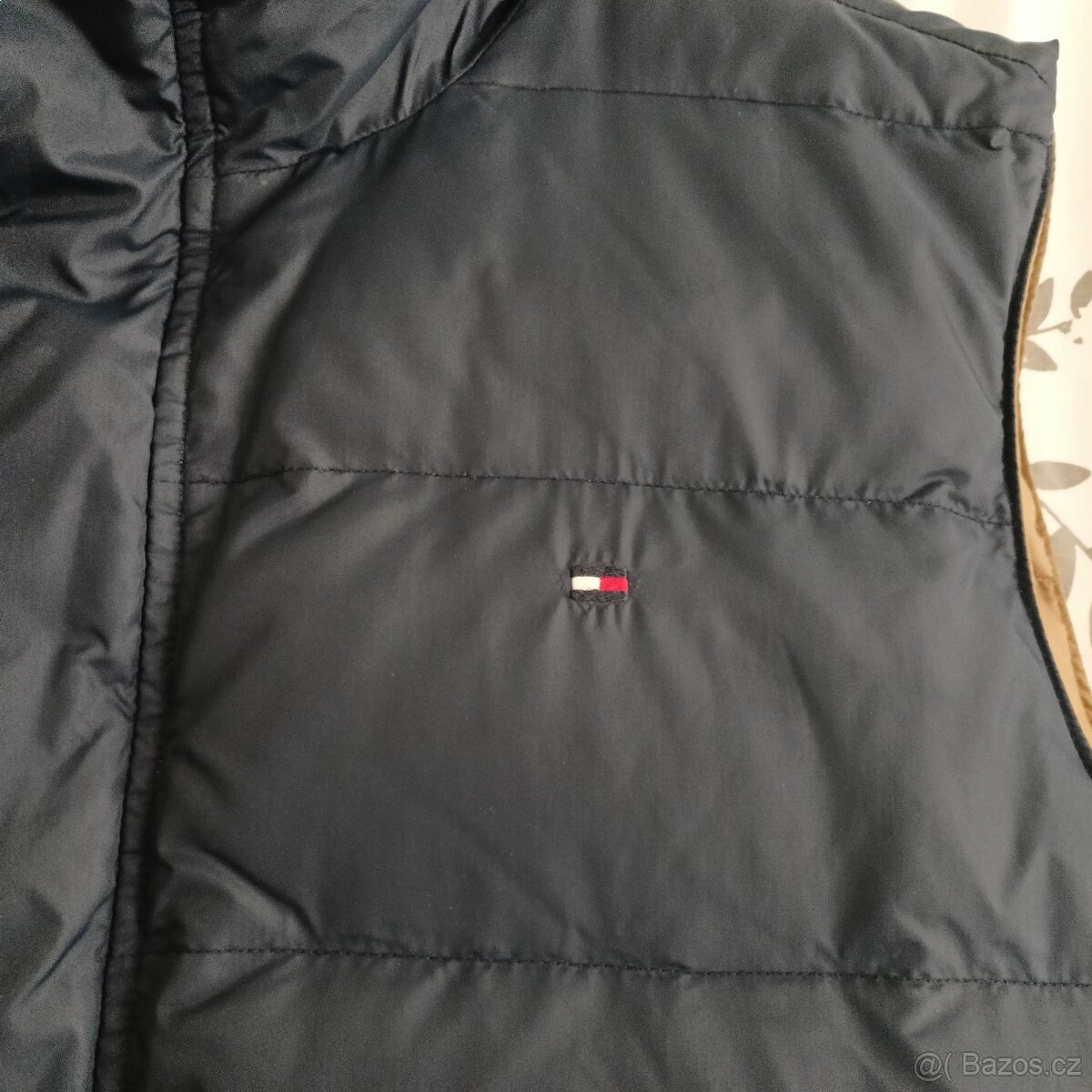 Péřová vesta značky Tommy Hilfiger - 4