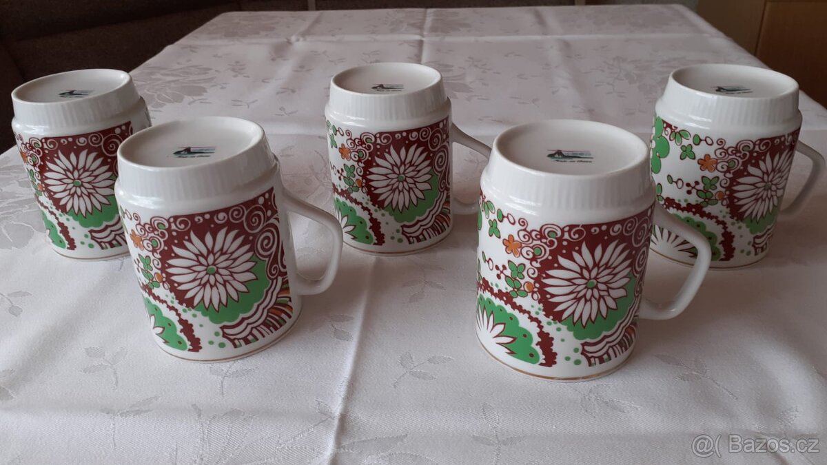 Staré snídaňové hrnky - 4