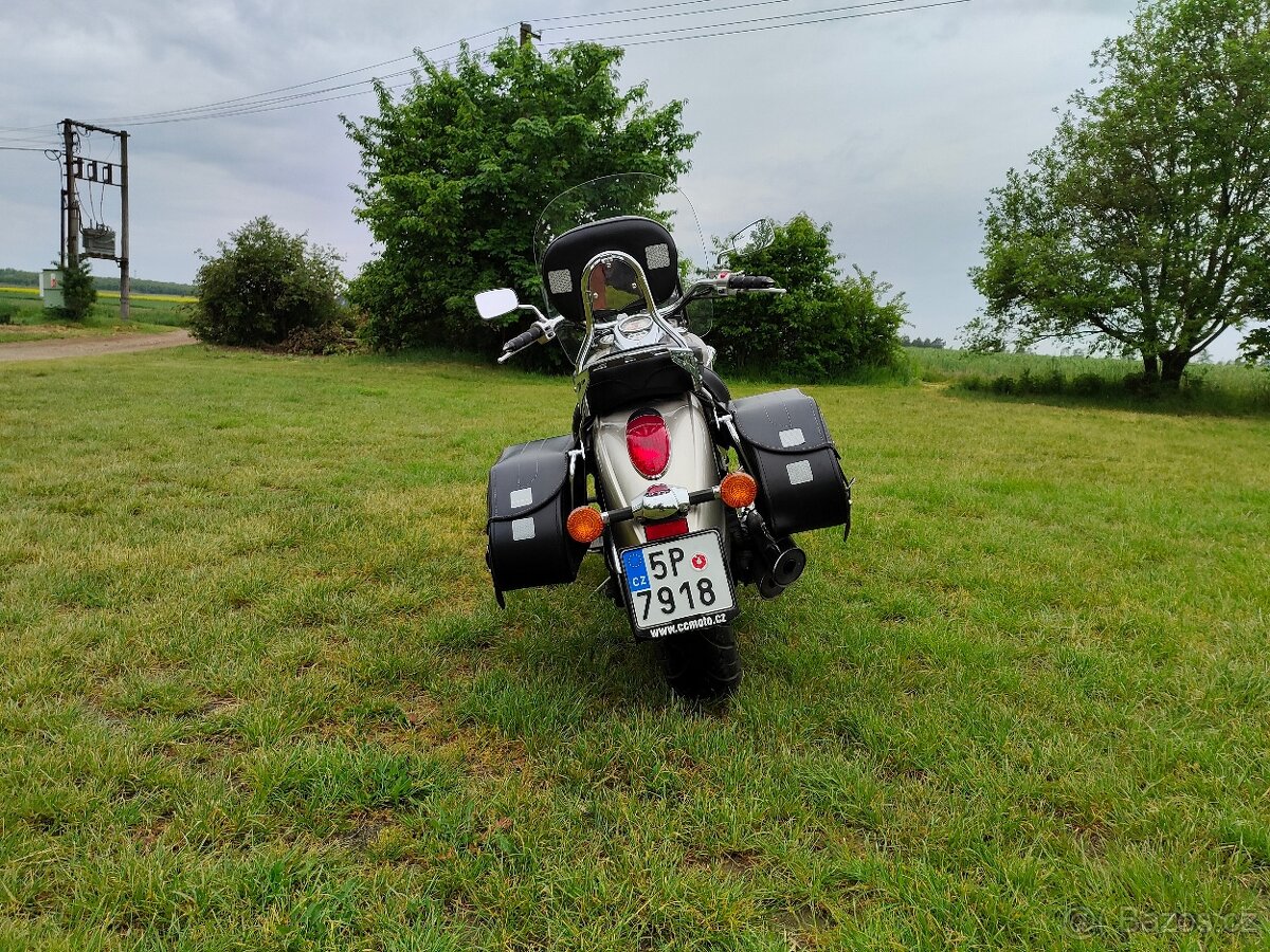 Kawasaki Vulcan 900 - 4