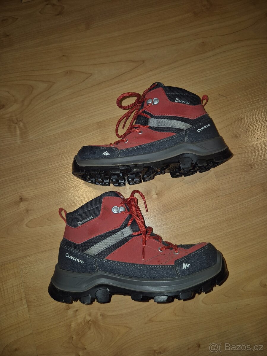 červené trekové outdoorové kotníkové boty v.35 quechua - 4