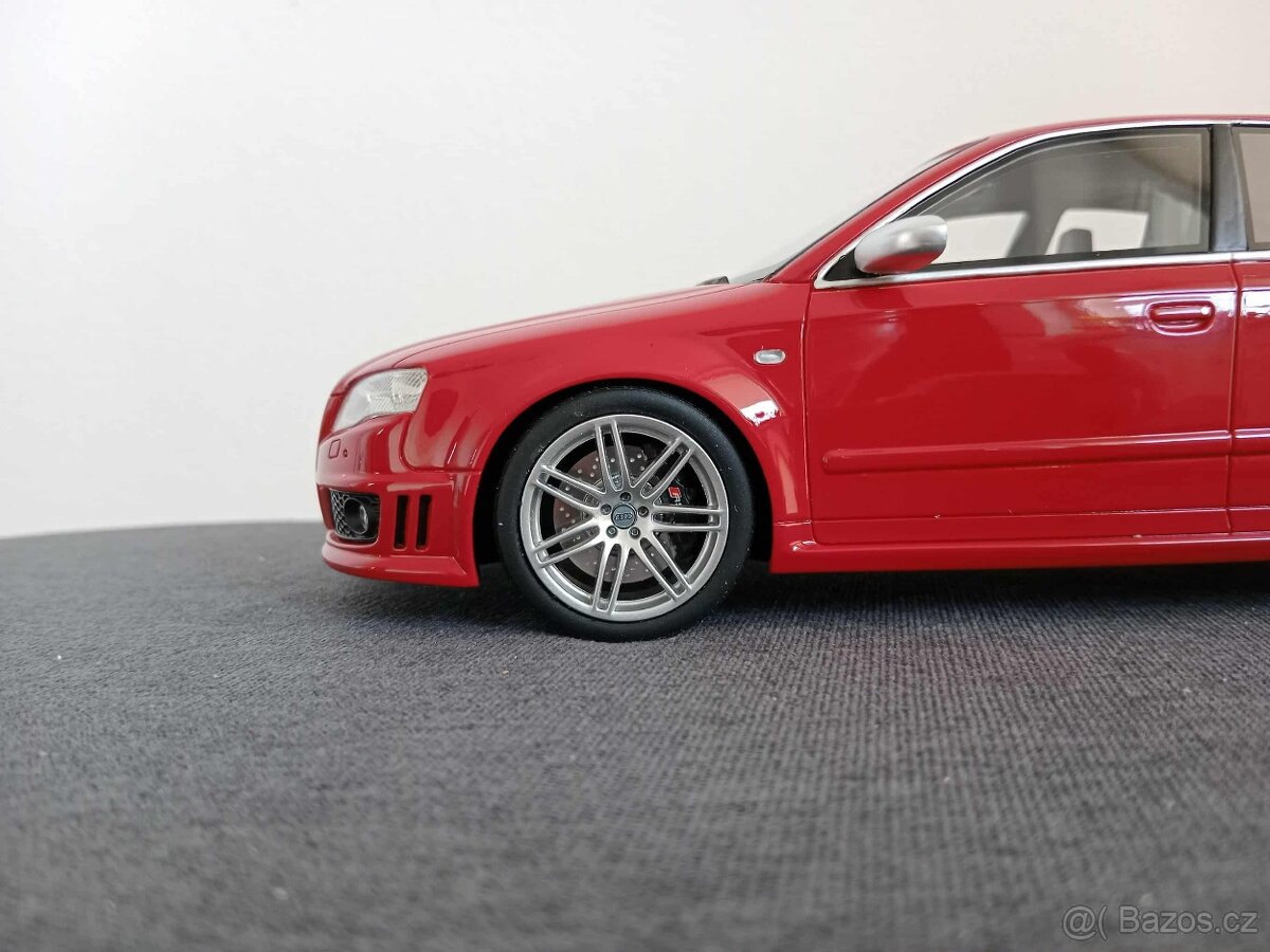 Audi RS4 - 1:18 - 4