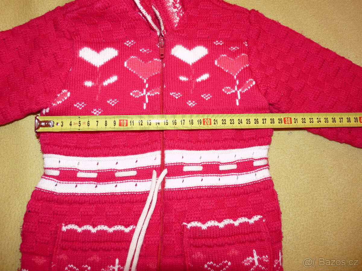 Pletená mikina se srdíčky. - 4
