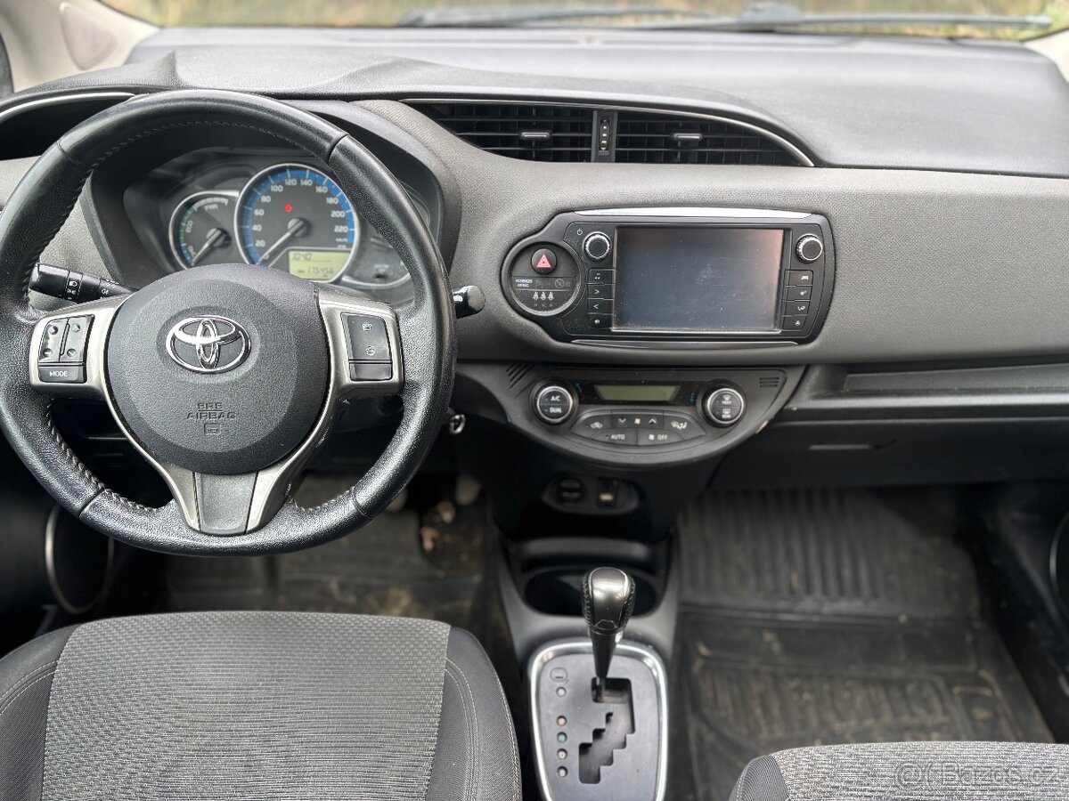 Toyota Yaris Hybrid - 4