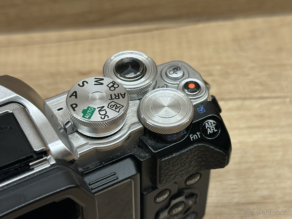 Olympus OM-D E-M10 Mark III - 4