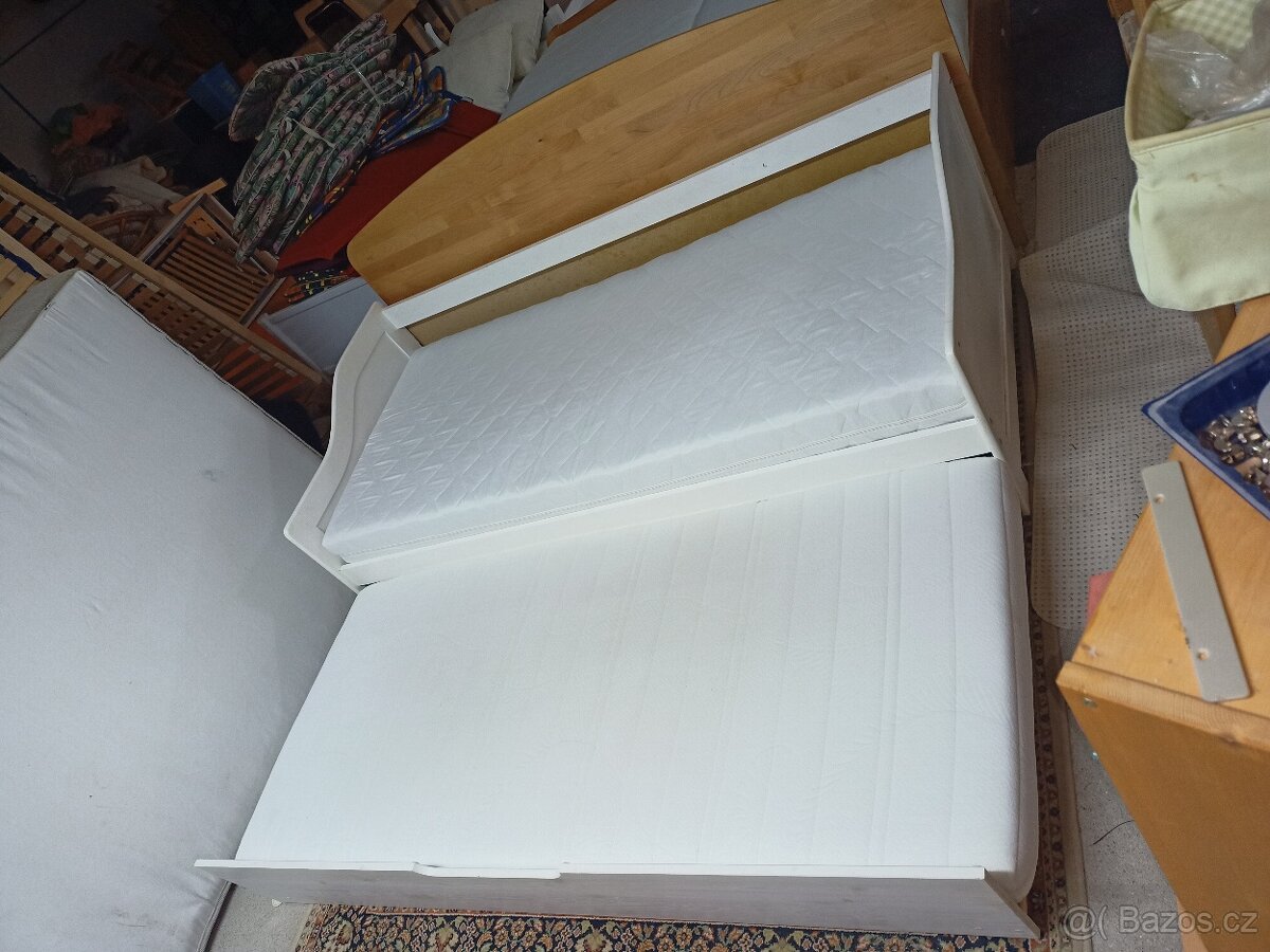 Prodám hezkou postel s výsuvným lůžkem za masivu 90 x 200 cm - 4