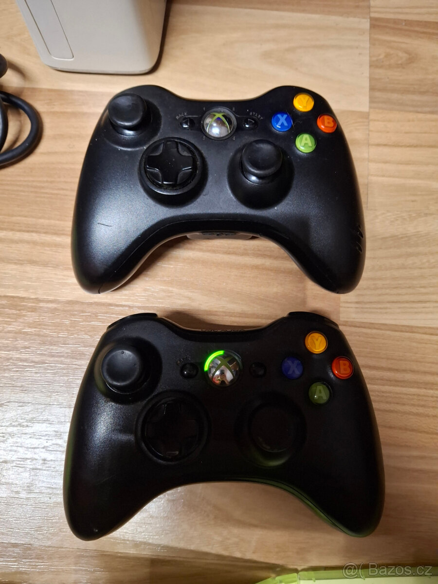 Xbox 360 + zdroj, 2x ovladač, AV kabel, GTA V a mnoho her - 4