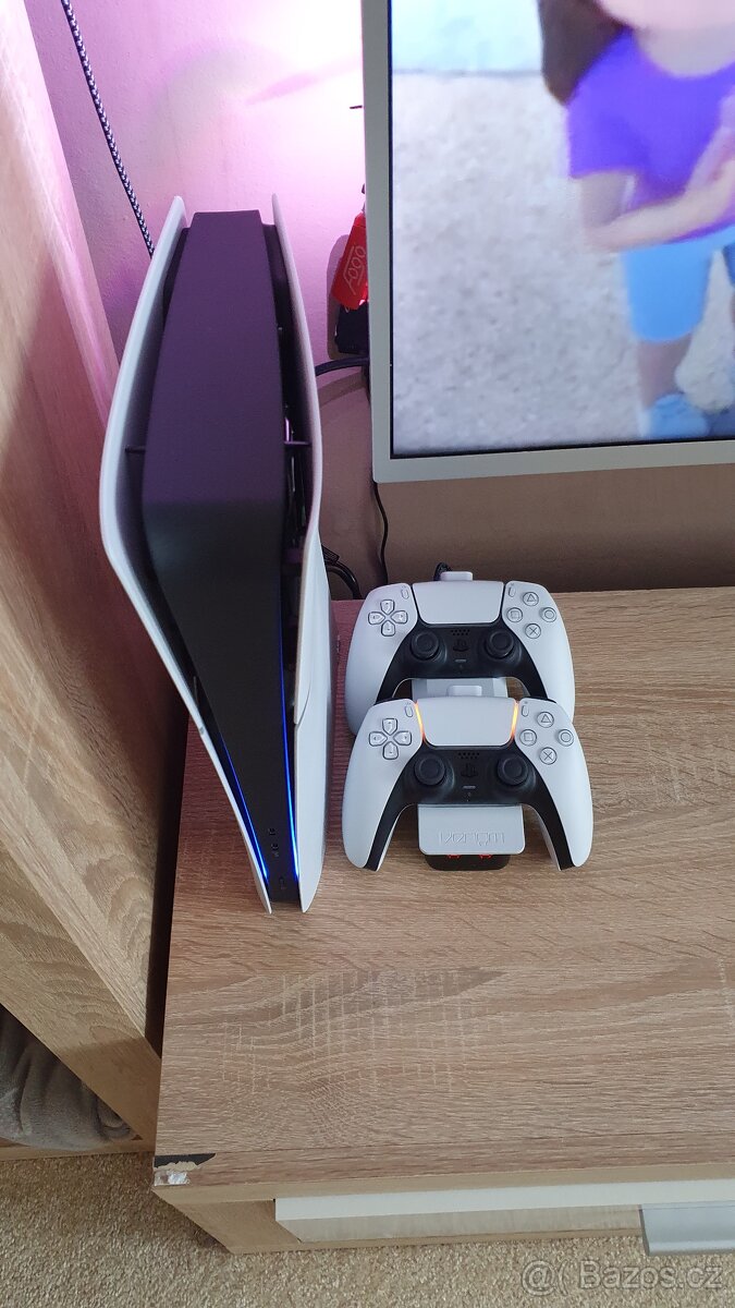 Playstation 5, 2x ovladac a hra Fifa26 - 4