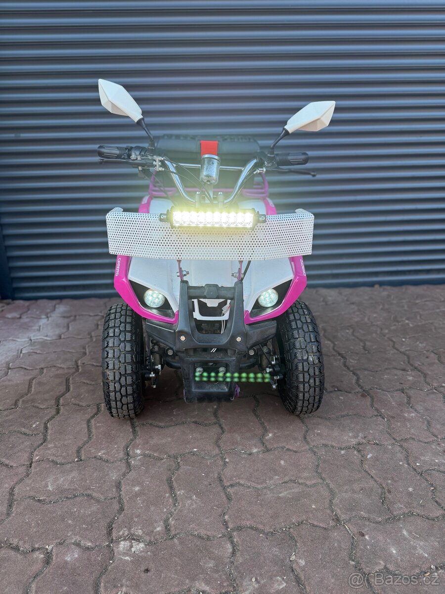 Dětská elektrická čtyřkolka + přilba - 4