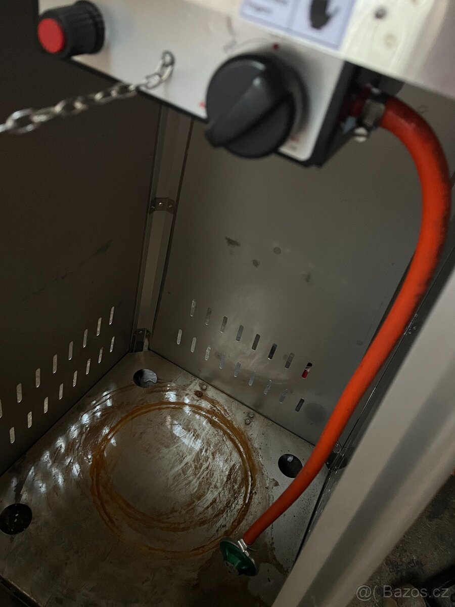 Terasový plynový ohřívač Pyramida - 4