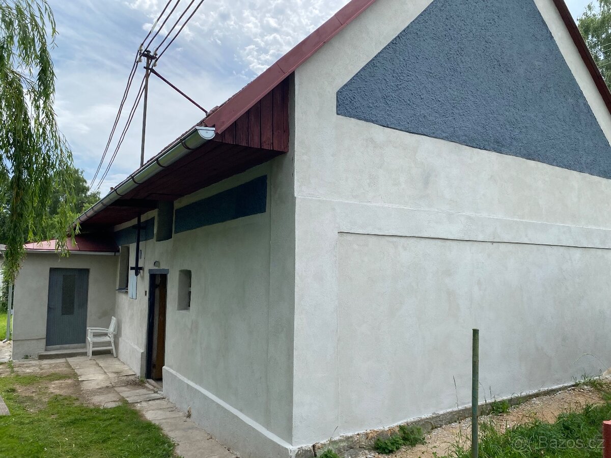 Prodám rodinný dům 3 + 1 s pěkným pozemkem 1000 m2 - 4