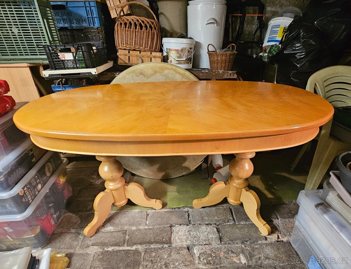 Dřevěný oválný jídelní stůl z masivu - 4