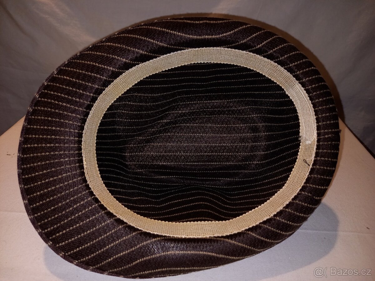 Divadelní klobouky. - 4