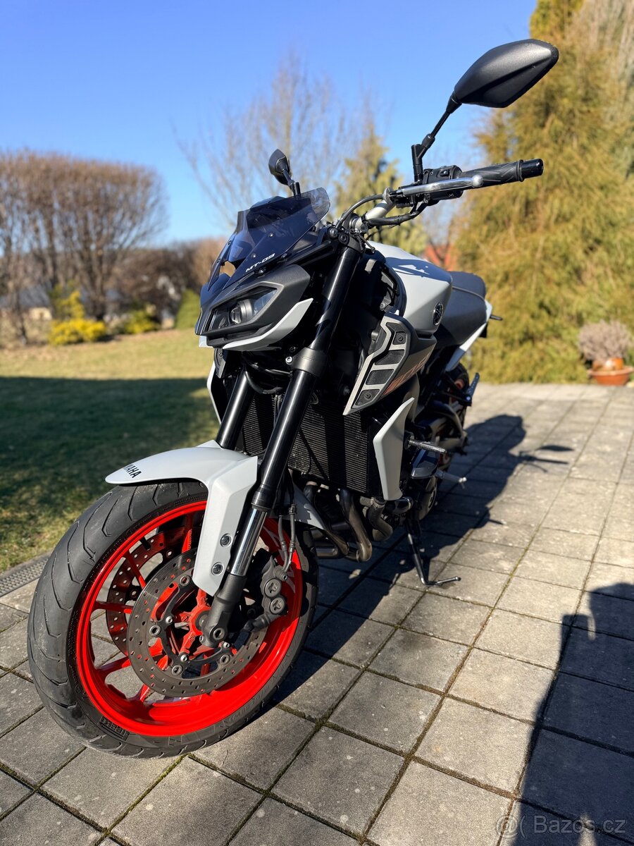 Yamaha MT09 - 4