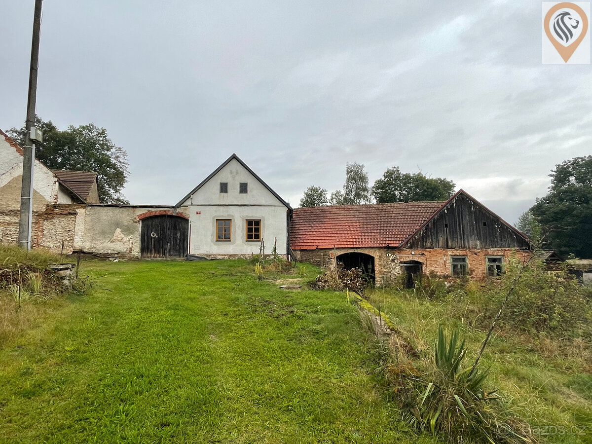Prodej 2/3 podílu rodinného domu s pozemky v malebné obci Út - 4