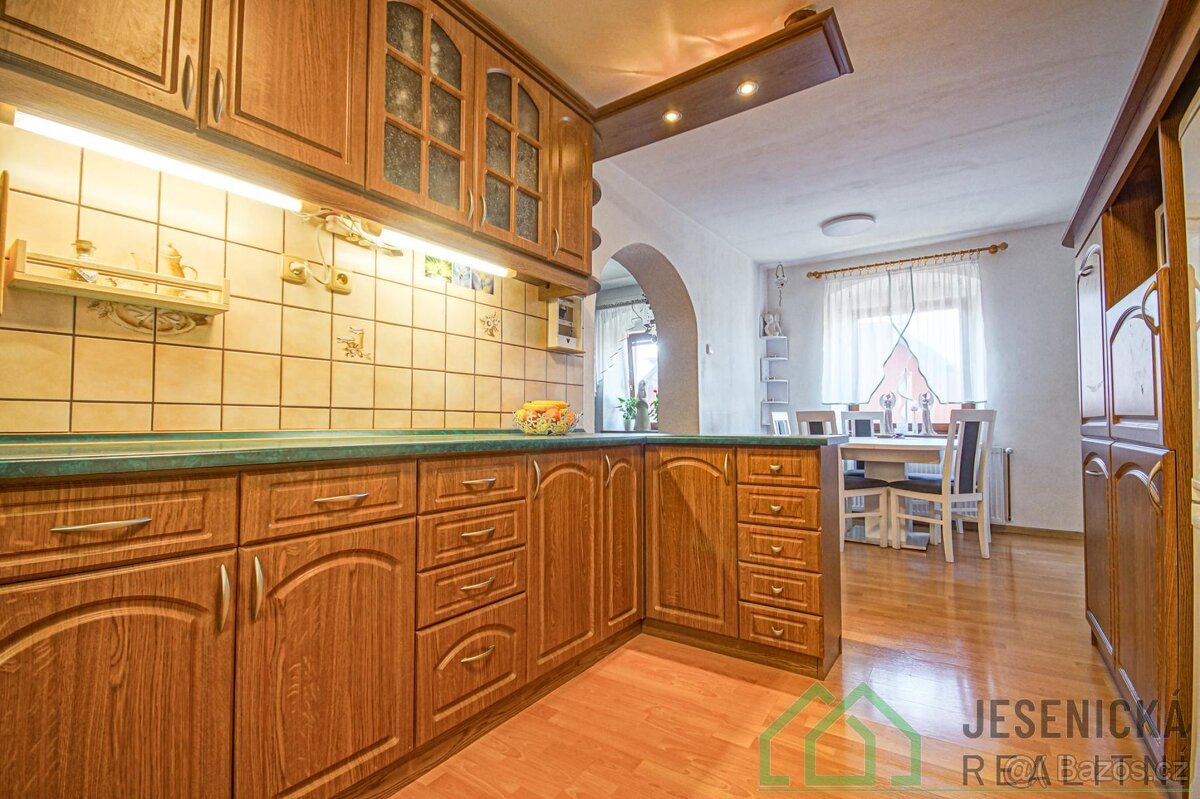 Prodej rodinného domu s obchodním prostorem ve městě Žulová - 4