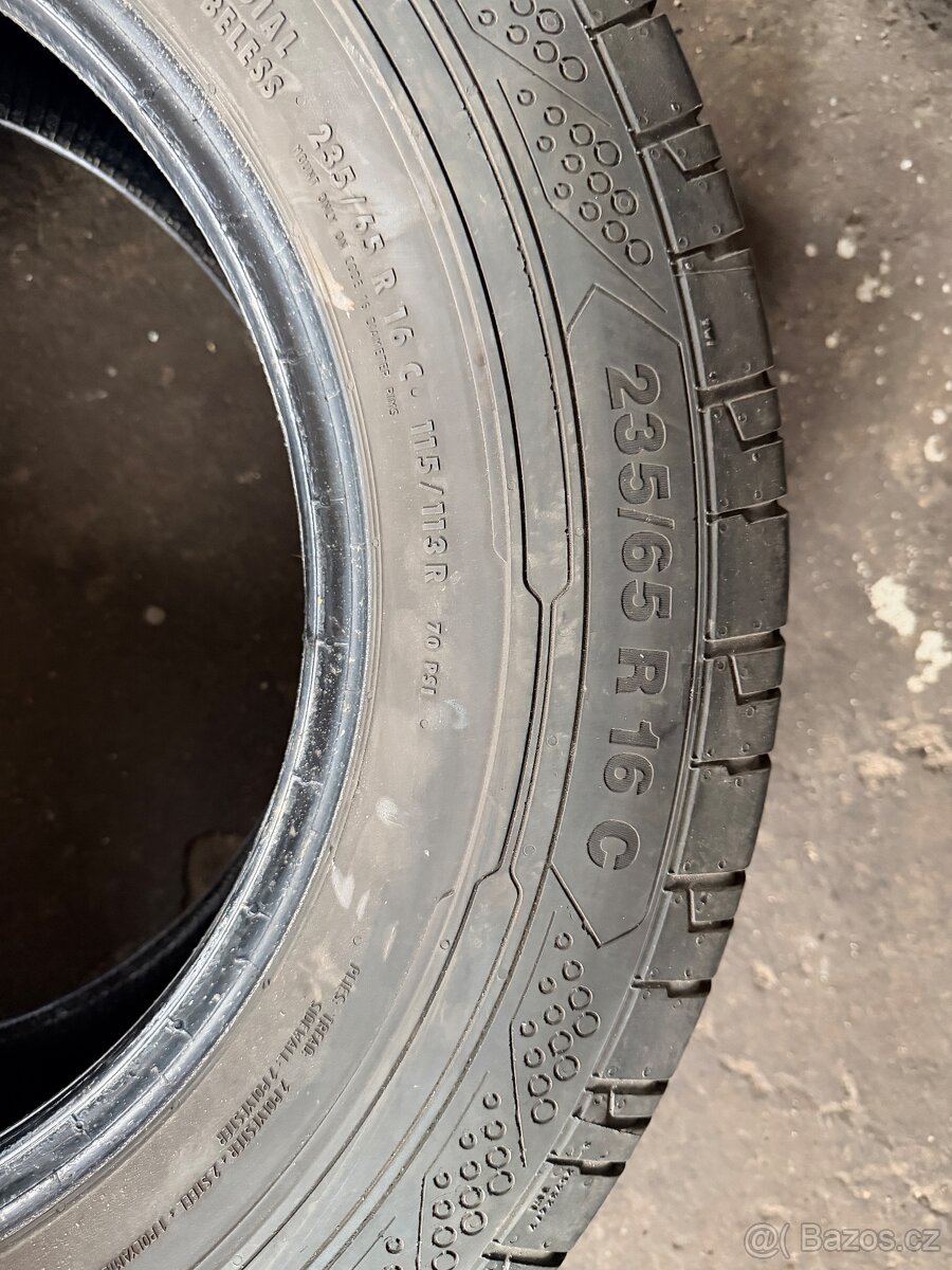 235/65r16C continental - 4