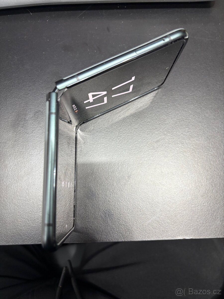 Motorola Razr 40 - 4