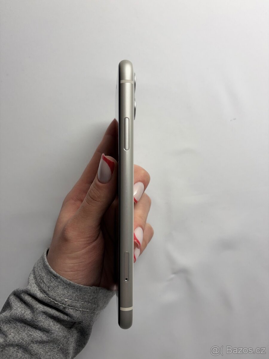 IPhone 11 bílý - 4