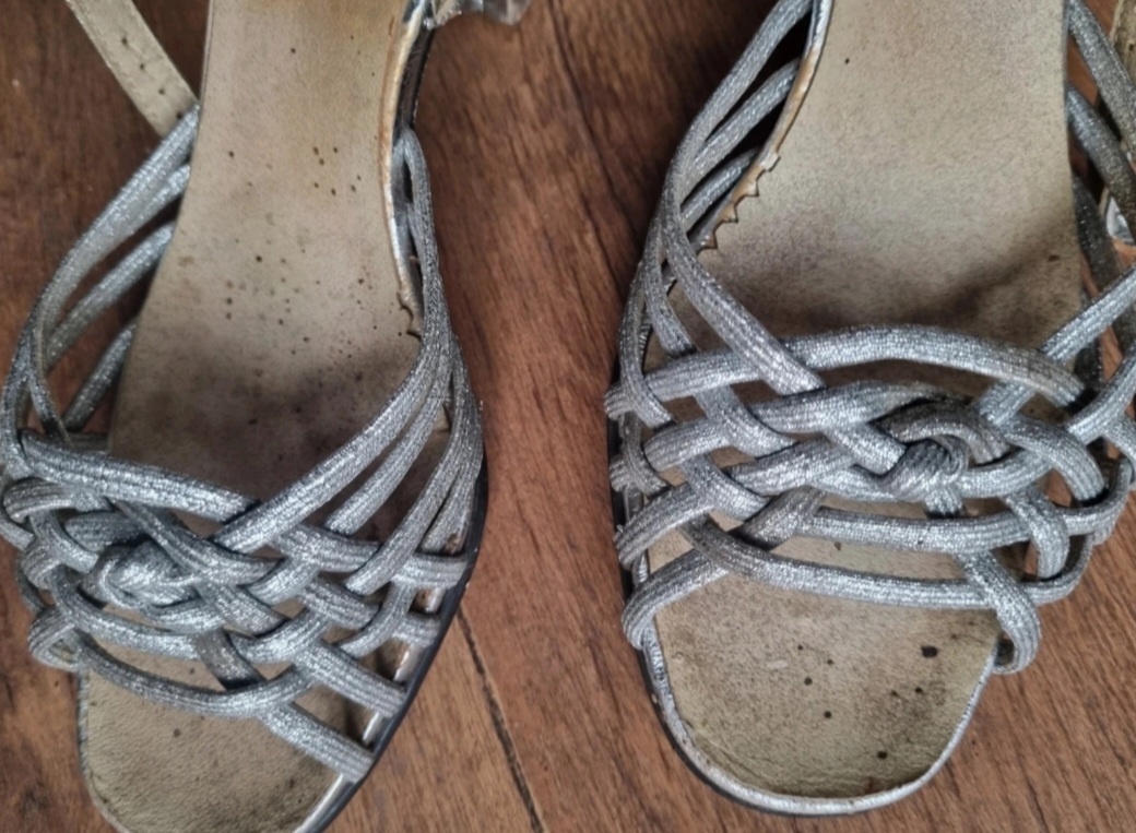 Stříbrné páskové boty - 4