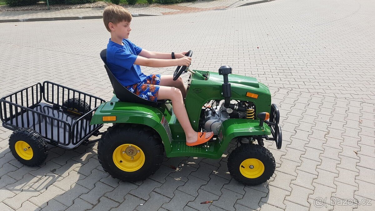 Dětský čtyřtaktní zahradní traktor s přívěsem 110c